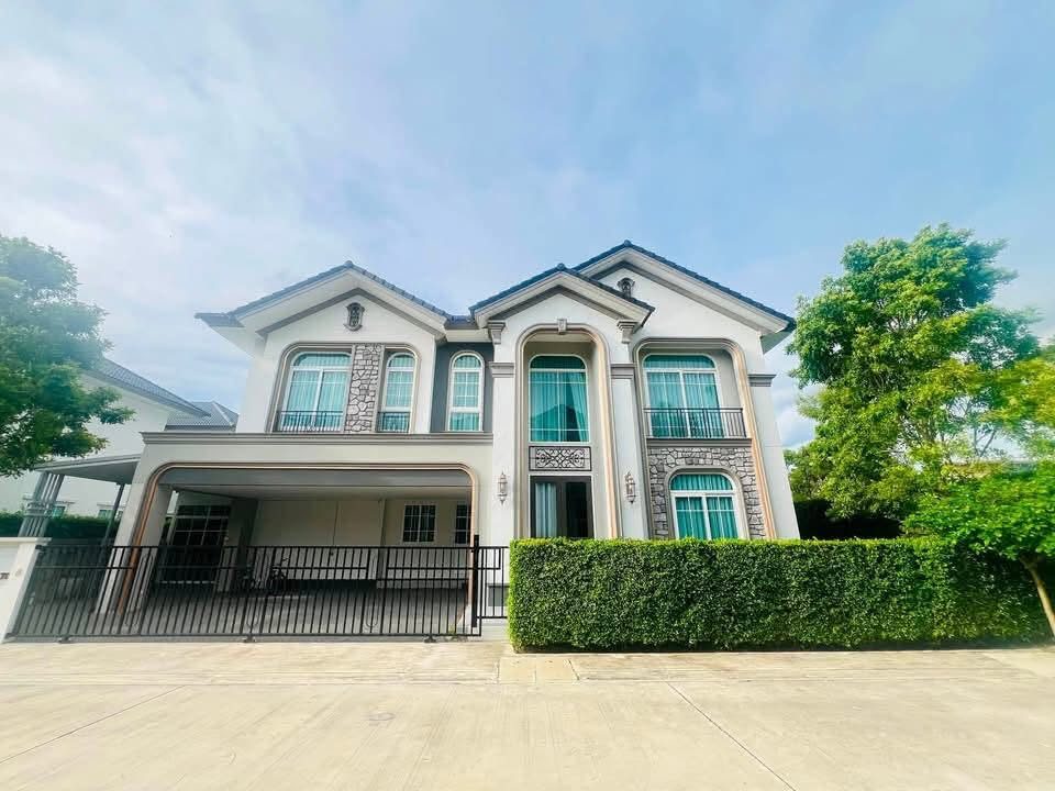 หมู่บ้าน Grandio บางนา กม.5  | หลังมุม | Private Zone