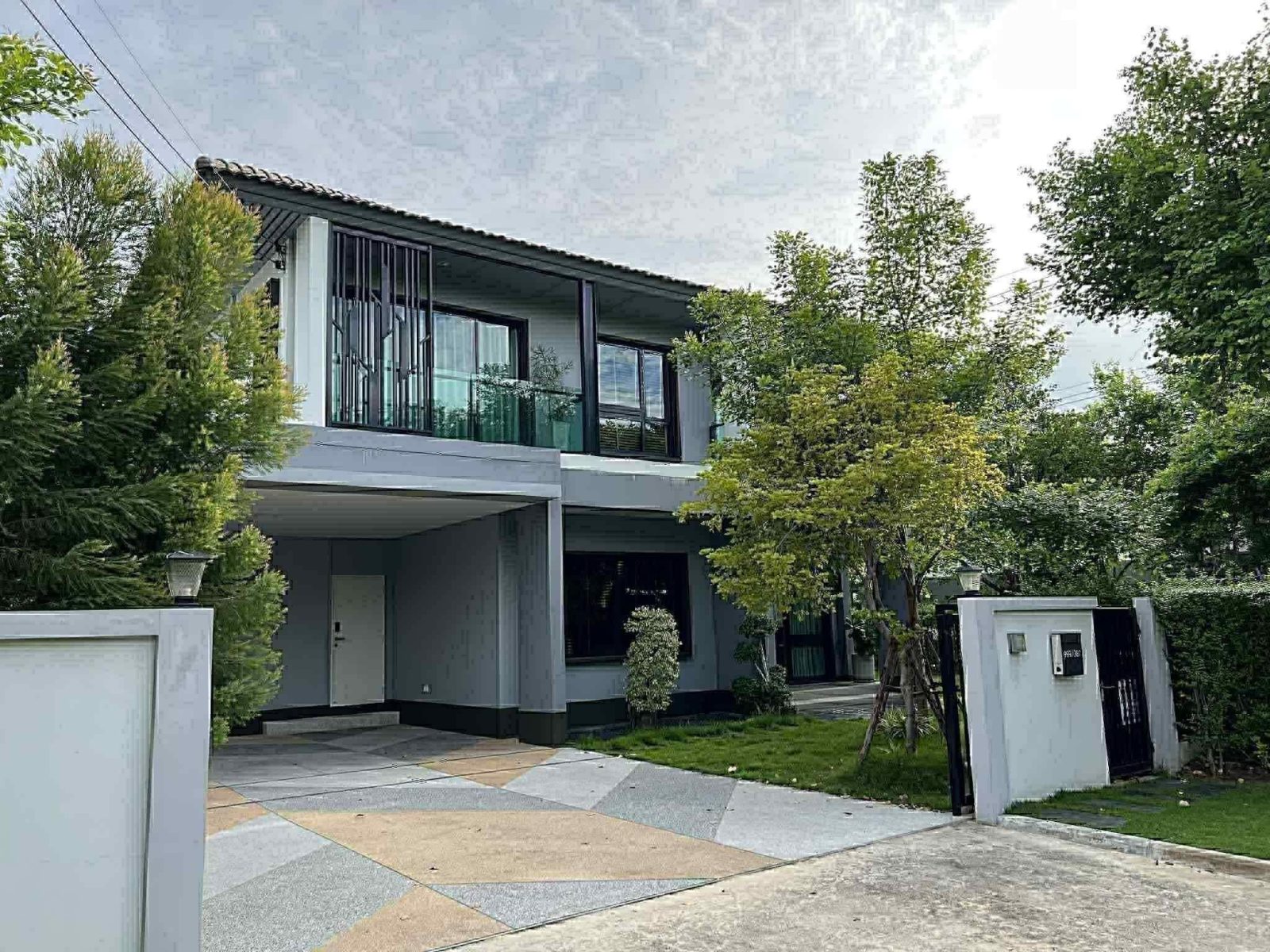 บ้านเช่า บุราสิริ วงแหวน-อ่อนนุช ทำเลบางนา กม.7  ( 4ห้องนอน3ห้องน้ำ 1ห้องแม่บ้าน+ห้องน้ำ)